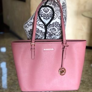 Michael Kors Jet Set Travel Medium Caryall Tote
